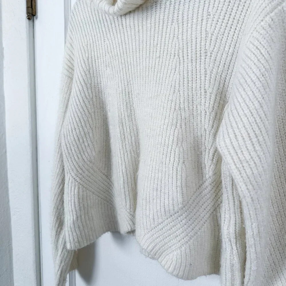 Cotton Candy LA | Turtleneck Ribbed Knit Sweater in Ivory White‎ Size M/L - Picture 4 of 6